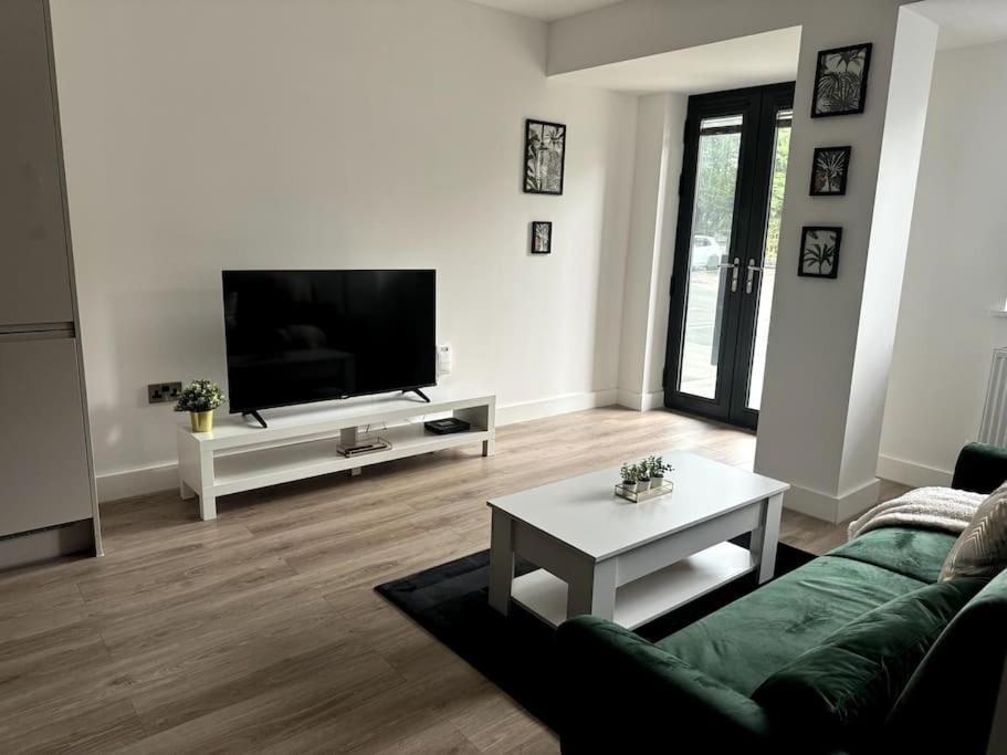 Luxury Oaks Suite, Free Private Parking, 2 Bed 2 Bathroom Apartment, Central Solihull Бірмінгем Екстер'єр фото