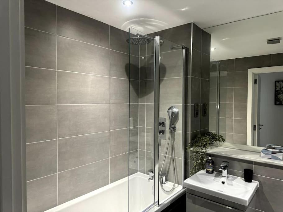 Luxury Oaks Suite, Free Private Parking, 2 Bed 2 Bathroom Apartment, Central Solihull Бірмінгем Екстер'єр фото