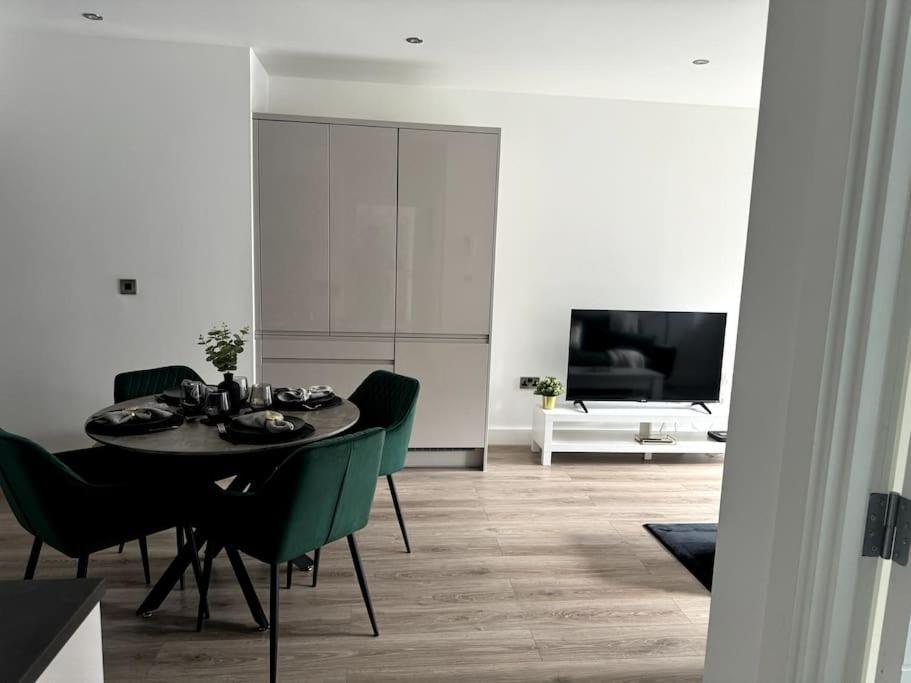 Luxury Oaks Suite, Free Private Parking, 2 Bed 2 Bathroom Apartment, Central Solihull Бірмінгем Екстер'єр фото