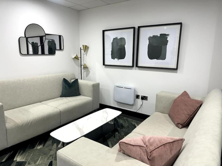 Luxury Oaks Suite, Free Private Parking, 2 Bed 2 Bathroom Apartment, Central Solihull Бірмінгем Екстер'єр фото