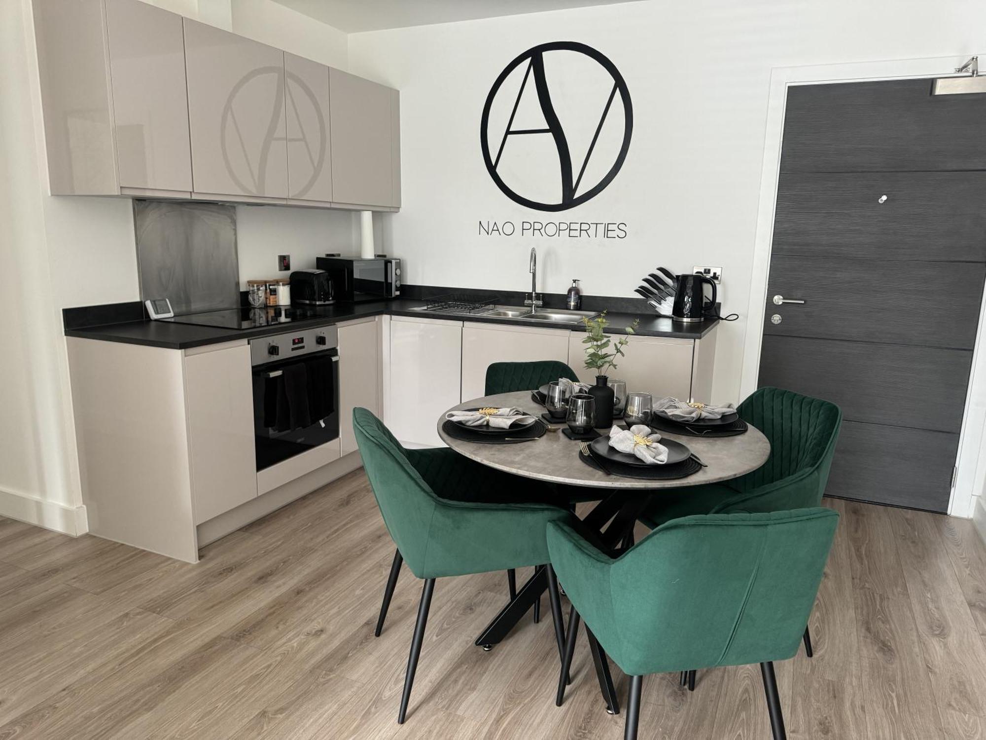 Luxury Oaks Suite, Free Private Parking, 2 Bed 2 Bathroom Apartment, Central Solihull Бірмінгем Екстер'єр фото